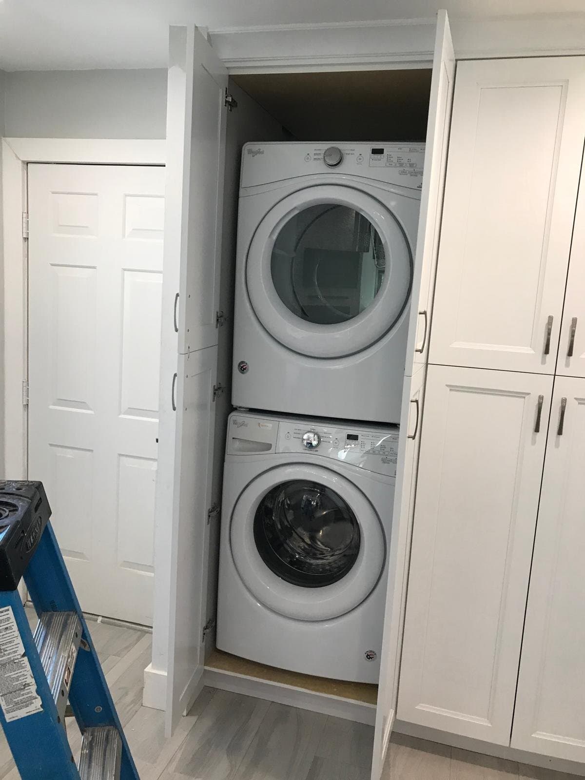 Custom laundry room cabinetry - Master Cabinets
